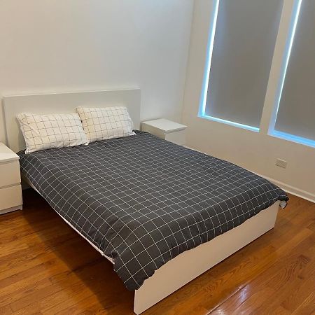 Adorable 2 Bedroom Apartment With Free Street Parking Чикаго Экстерьер фото