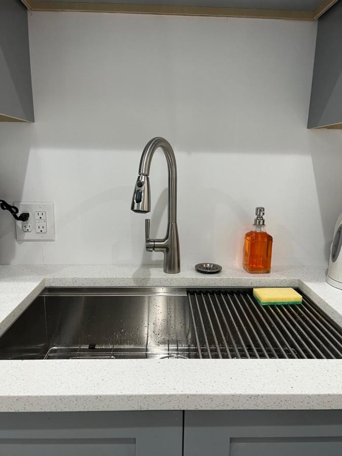 Adorable 2 Bedroom Apartment With Free Street Parking Чикаго Экстерьер фото